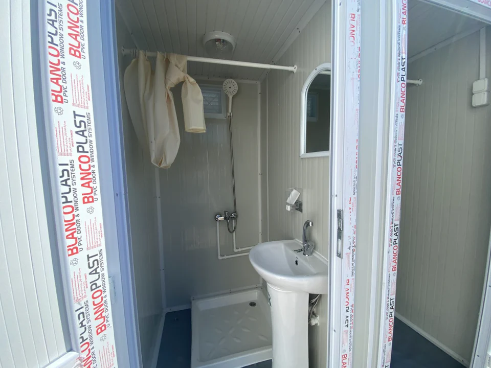CONTENEDOR SANITARIO 1,30 x 2,05 M CON DUCHA DOBLE - Imagen 2